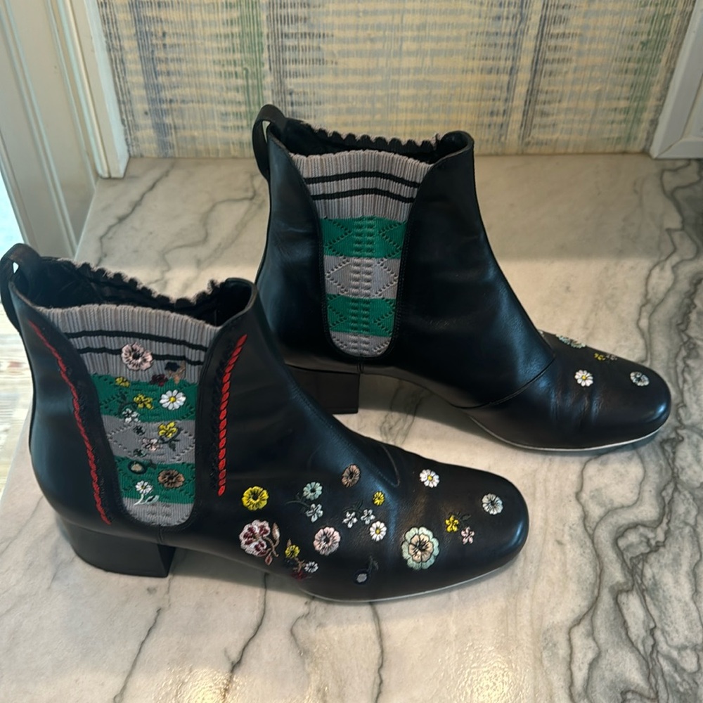 Fendi Boots - Picture 3 of 11